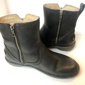 UGG NEEVAH Black Leather Zip Ankle Boots Size 8